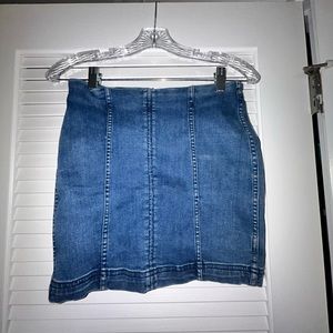 FREE PEOPLE DENIM SKIRT size 4 // gently worn